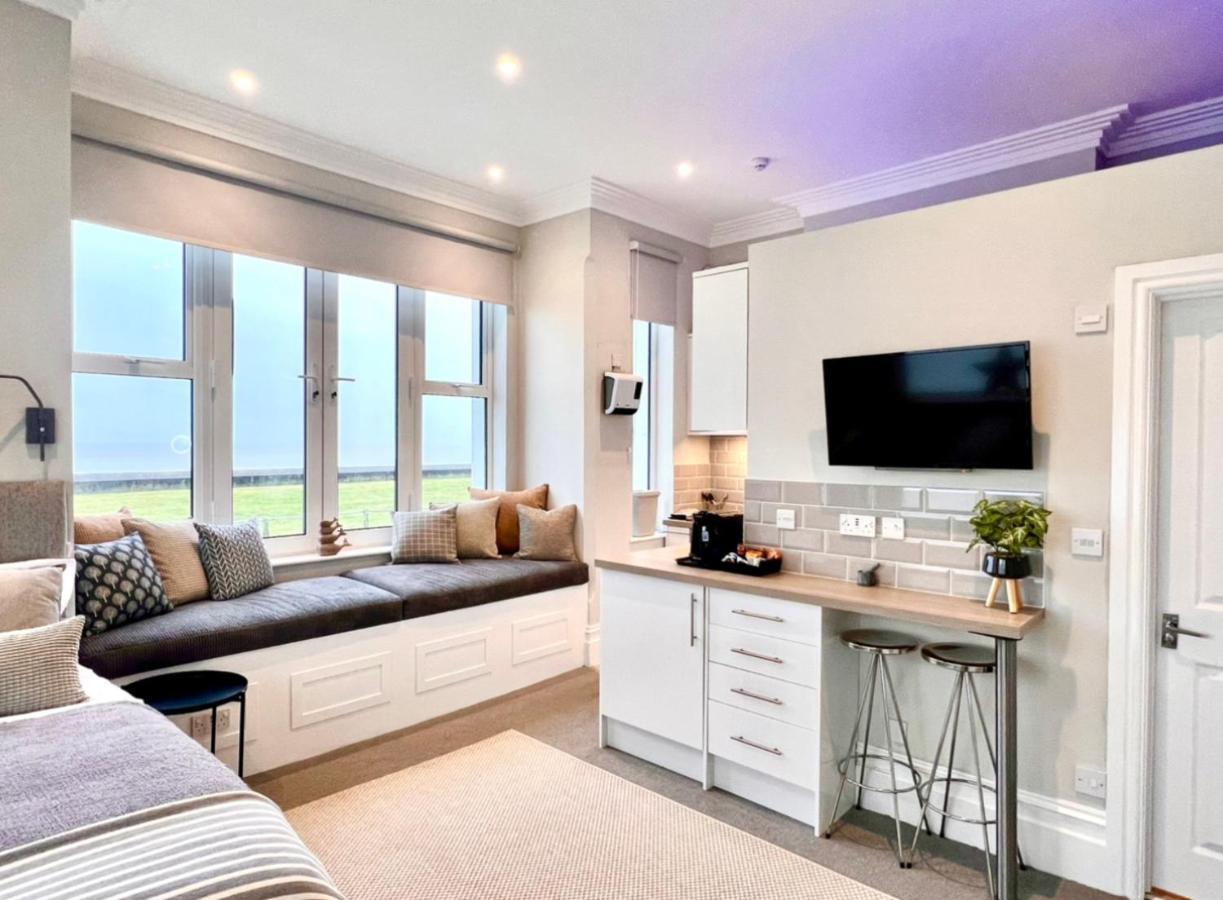 Beachfront Compact Coastal Crib, Direct Sea Views & Air Conditioning Littlestone-on-Sea ภายนอก รูปภาพ