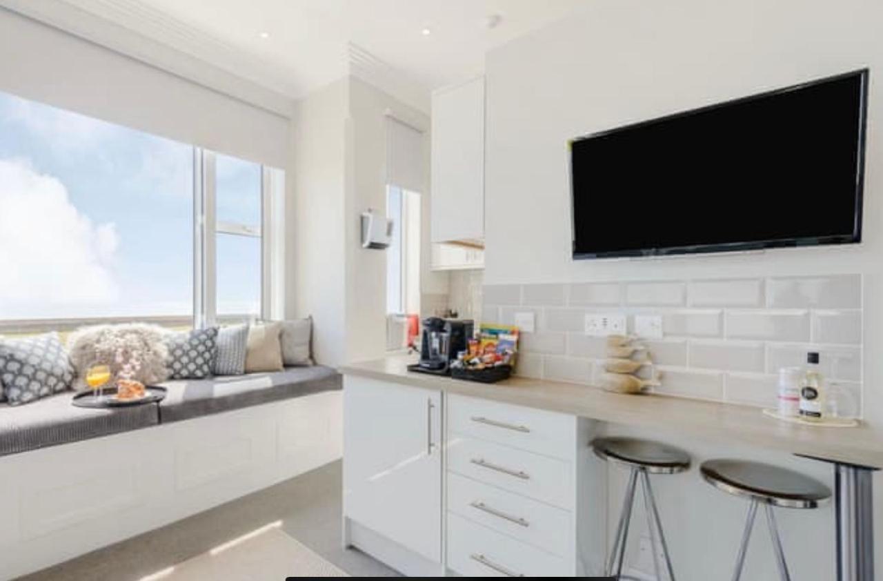 Beachfront Compact Coastal Crib, Direct Sea Views & Air Conditioning Littlestone-on-Sea ภายนอก รูปภาพ