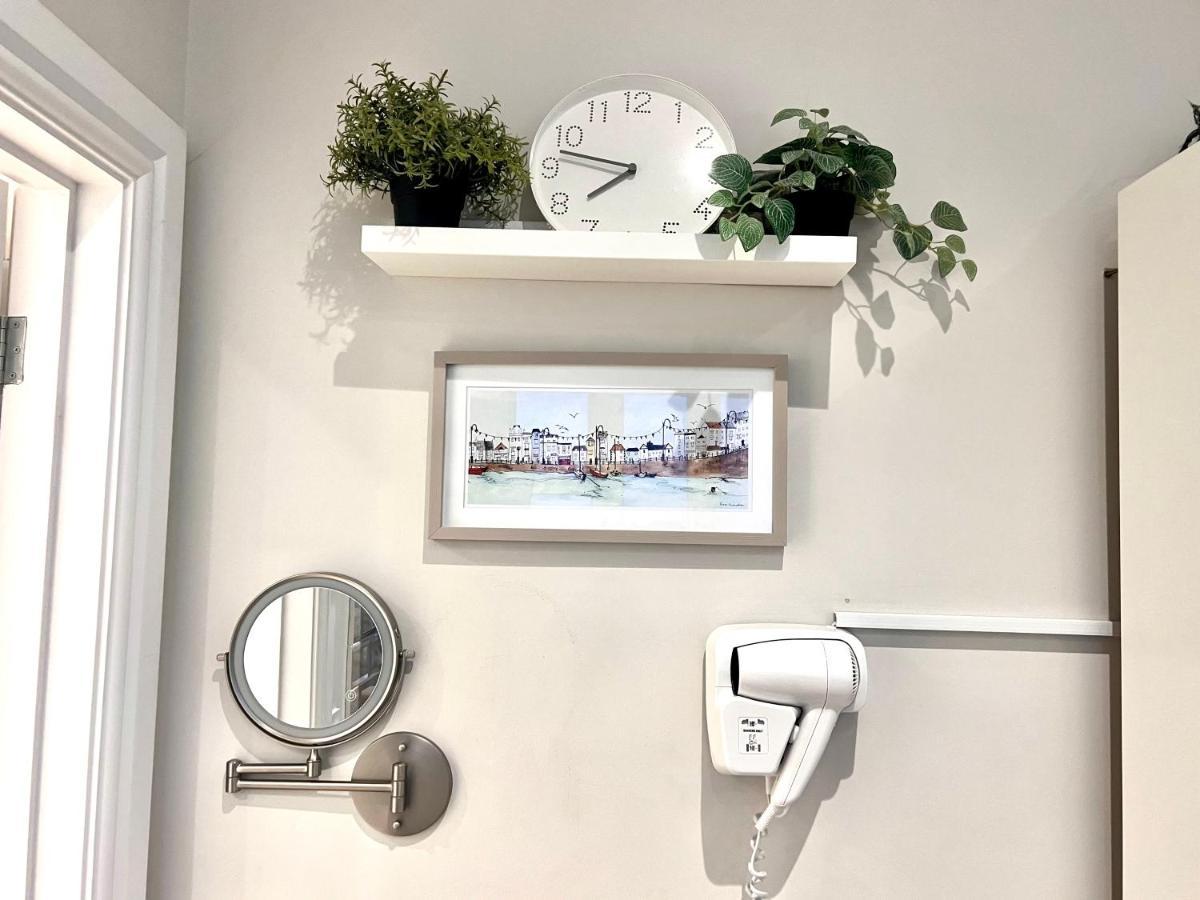 Beachfront Compact Coastal Crib, Direct Sea Views & Air Conditioning Littlestone-on-Sea ภายนอก รูปภาพ