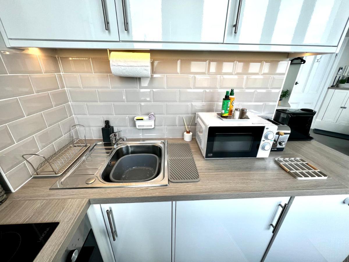 Beachfront Compact Coastal Crib, Direct Sea Views & Air Conditioning Littlestone-on-Sea ภายนอก รูปภาพ