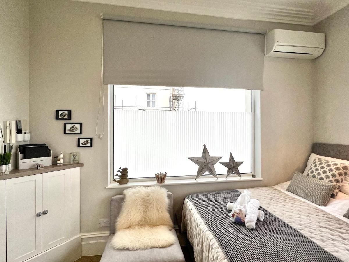 Beachfront Compact Coastal Crib, Direct Sea Views & Air Conditioning Littlestone-on-Sea ภายนอก รูปภาพ