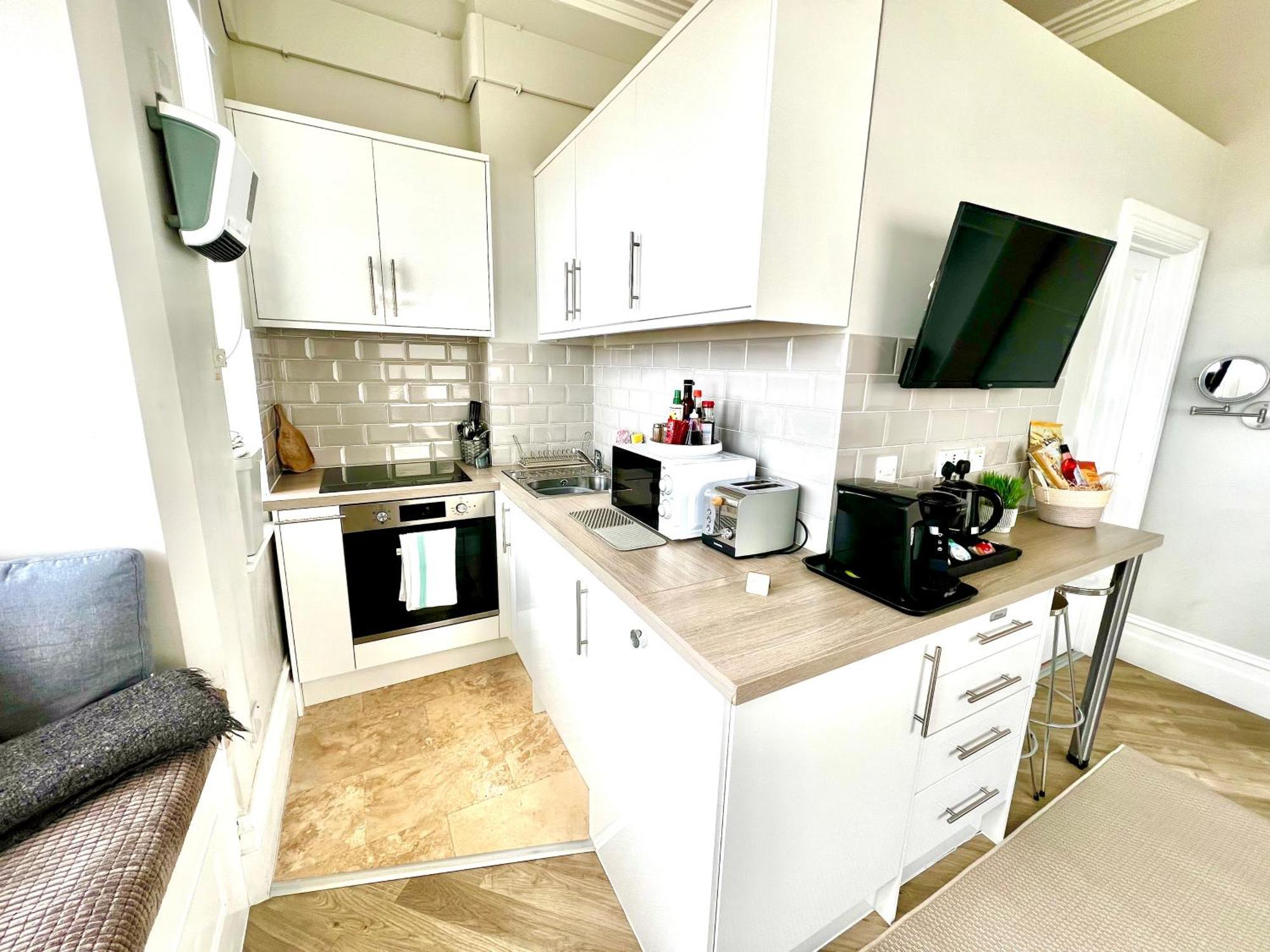 Beachfront Compact Coastal Crib, Direct Sea Views & Air Conditioning Littlestone-on-Sea ภายนอก รูปภาพ