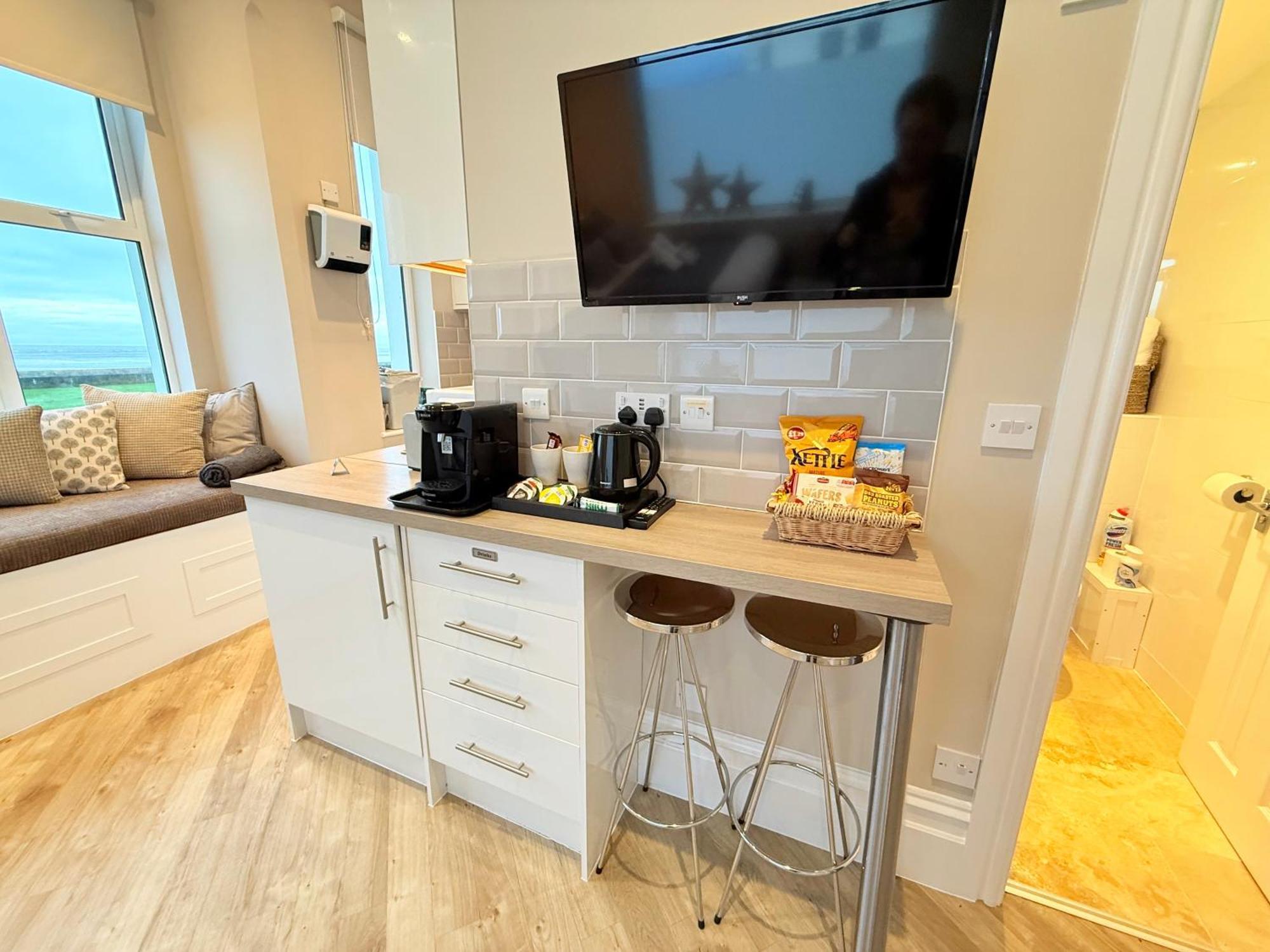 Beachfront Compact Coastal Crib, Direct Sea Views & Air Conditioning Littlestone-on-Sea ภายนอก รูปภาพ